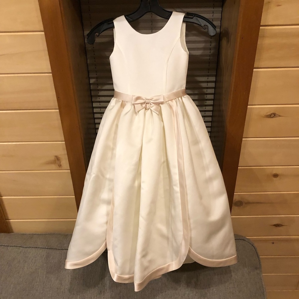 Absolutely stunning flower girl dress
